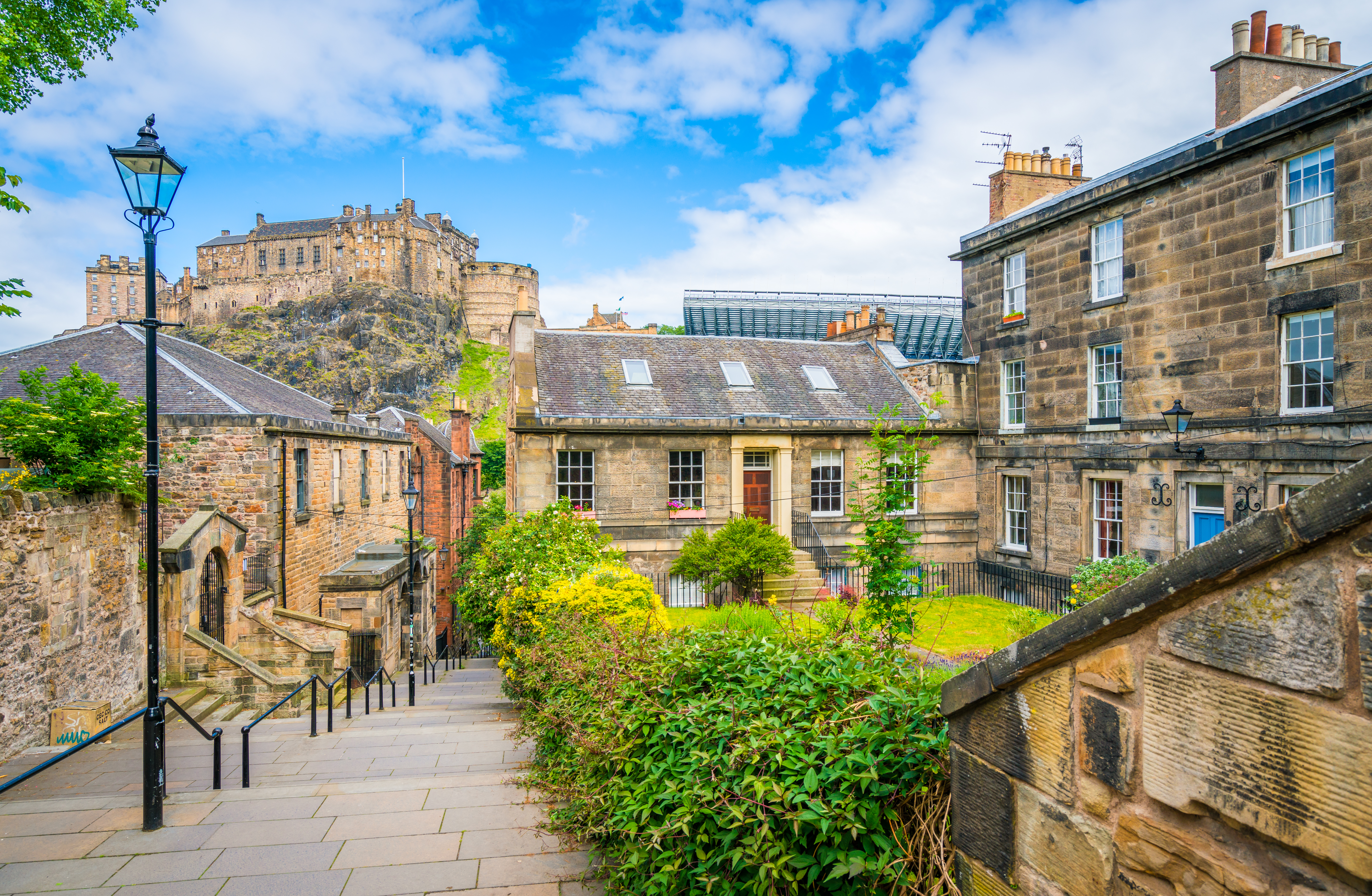The Pros and Cons of Living in Edinburgh