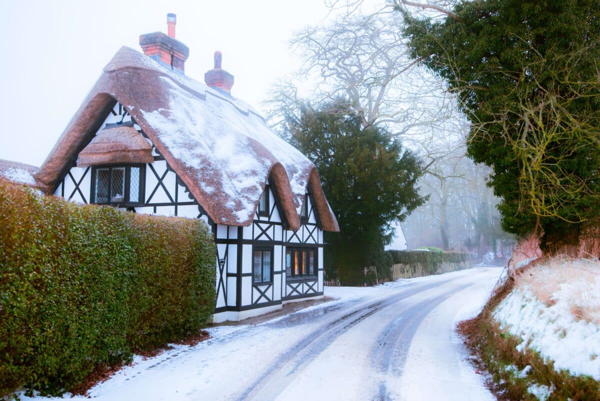 photo of Thatched Cottage in Sulhamstead, Berkshire in the snow
